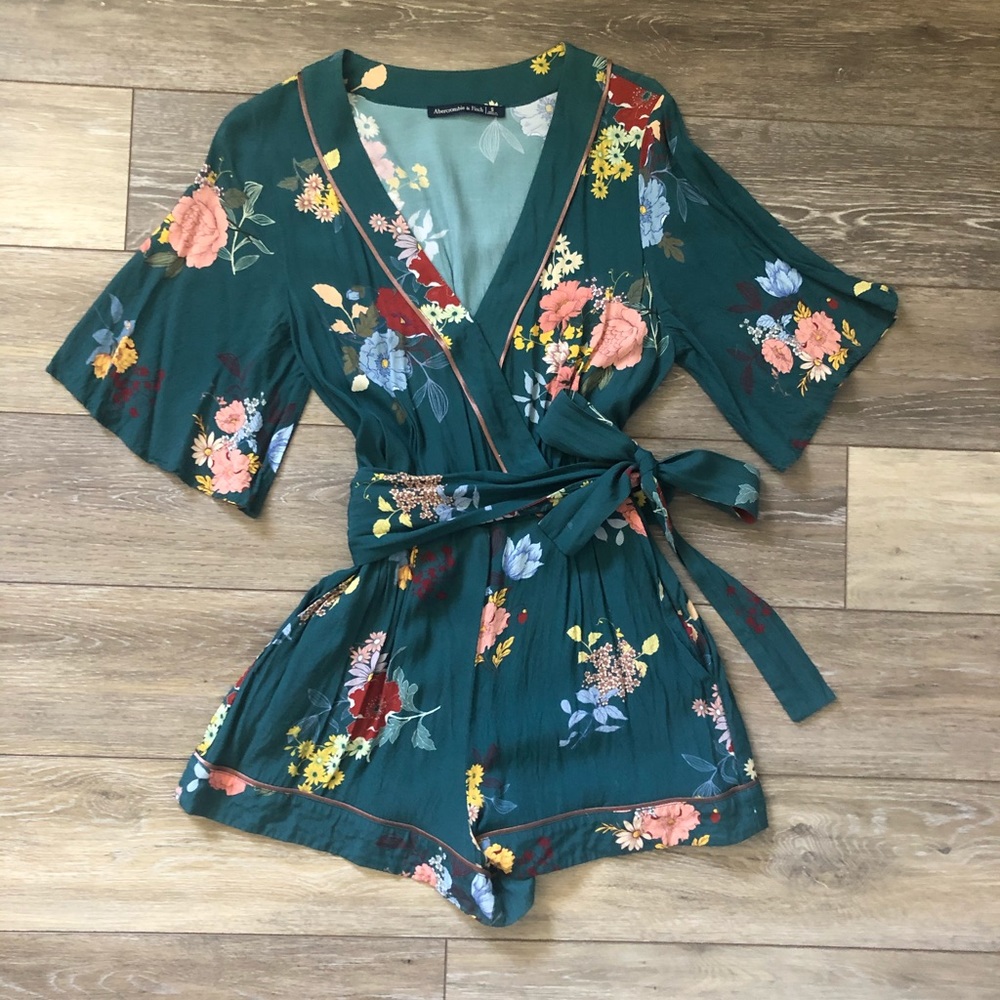 Abercrombie & Fitch Multi-colored floral romper